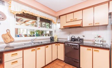 VENTA CASA DE 5 AMBIENTES EN COUNTRY EL PARAISO