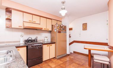 VENTA CASA DE 5 AMBIENTES EN COUNTRY EL PARAISO