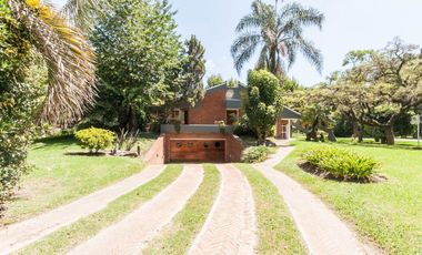 VENTA CASA DE 5 AMBIENTES EN COUNTRY EL PARAISO