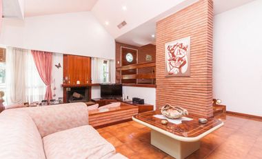 VENTA CASA DE 5 AMBIENTES EN COUNTRY EL PARAISO