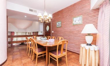 VENTA CASA DE 5 AMBIENTES EN COUNTRY EL PARAISO