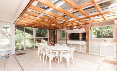 VENTA CASA DE 5 AMBIENTES EN COUNTRY EL PARAISO