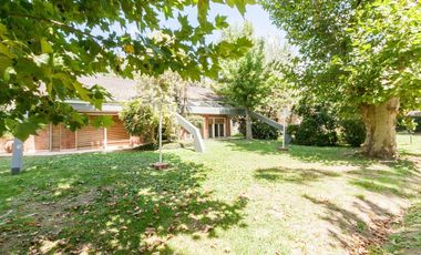 VENTA CASA DE 5 AMBIENTES EN COUNTRY EL PARAISO