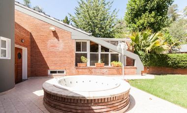 VENTA CASA DE 5 AMBIENTES EN COUNTRY EL PARAISO