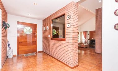 VENTA CASA DE 5 AMBIENTES EN COUNTRY EL PARAISO