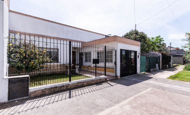Casa 4 amb con jardín y quincho - Deheza 3700