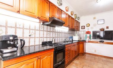 Casa 4 amb con jardín y quincho - Deheza 3700