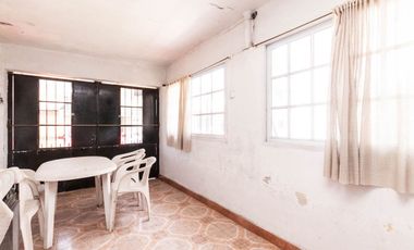 Casa 4 amb con jardín y quincho - Deheza 3700