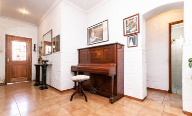 Casa 4 amb con jardín y quincho - Deheza 3700