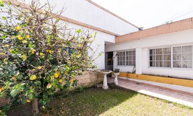 Casa 4 amb con jardín y quincho - Deheza 3700