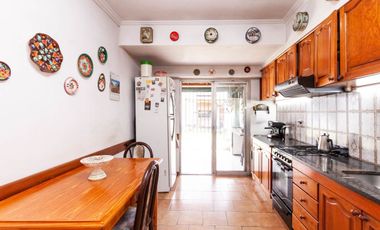 Casa 4 amb con jardín y quincho - Deheza 3700