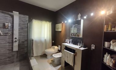VENDO HERMOSA CASA ESTILO CAMPO EN EXCLUSIVO COUNTRY EN ITUZAINGO CORRIENTES