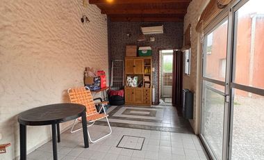 CASA EN VENTA EN PEHUAJO CON GARAGE Y QUINCHO