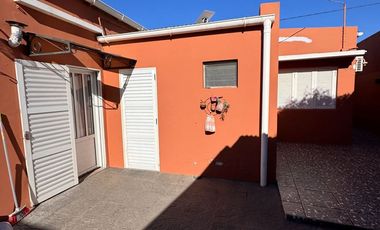 CASA EN VENTA EN PEHUAJO CON GARAGE Y QUINCHO