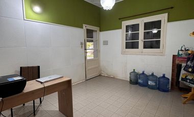 CASA EN VENTA EN PEHUAJO CON GARAGE Y QUINCHO