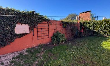 CASA EN VENTA EN PEHUAJO CON GARAGE Y QUINCHO