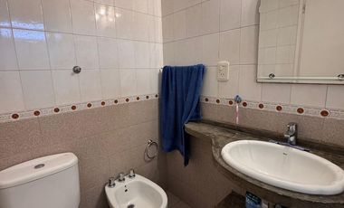 CASA EN VENTA EN PEHUAJO CON GARAGE Y QUINCHO