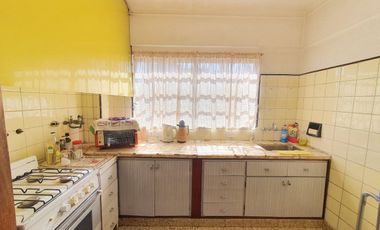 VENTA CASA EN BLOCK MUNRO VTE LOPEZ COCHERA