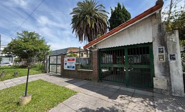 VENTA CASA EN BLOCK MUNRO VTE LOPEZ COCHERA