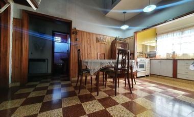 VENTA CASA EN BLOCK MUNRO VTE LOPEZ COCHERA