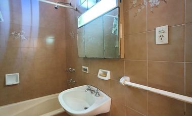 VENTA CASA EN BLOCK MUNRO VTE LOPEZ COCHERA