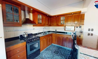 Casa de 3 amb, con Local y galpon 11 cocheras