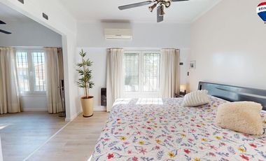 Casa de 3 amb, con Local y galpon 11 cocheras