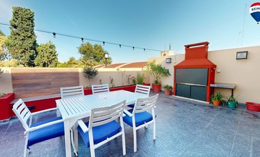 Casa de 3 amb, con Local y galpon 11 cocheras