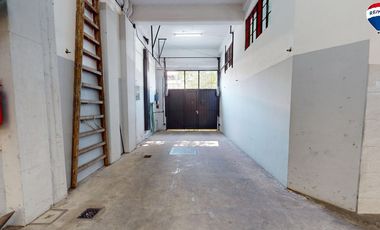 Casa de 3 amb, con Local y galpon 11 cocheras