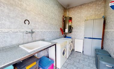 Casa de 3 amb, con Local y galpon 11 cocheras