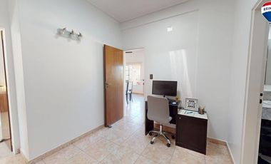 Casa de 3 amb, con Local y galpon 11 cocheras