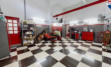 Casa de 3 amb, con Local y galpon 11 cocheras