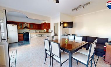 Casa de 3 amb, con Local y galpon 11 cocheras