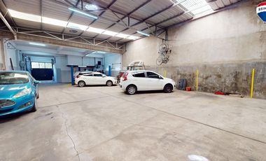 Casa de 3 amb, con Local y galpon 11 cocheras