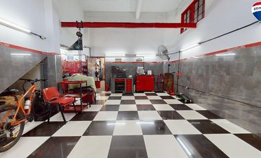 Casa de 3 amb, con Local y galpon 11 cocheras