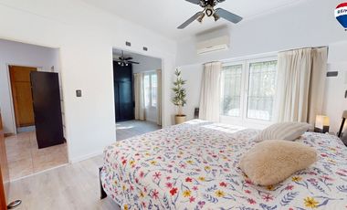 Casa de 3 amb, con Local y galpon 11 cocheras