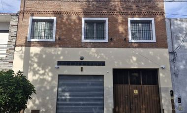 Casa de 3 amb, con Local y galpon 11 cocheras