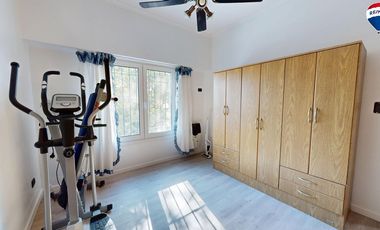 Casa de 3 amb, con Local y galpon 11 cocheras