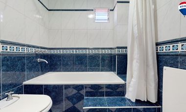 Casa de 3 amb, con Local y galpon 11 cocheras