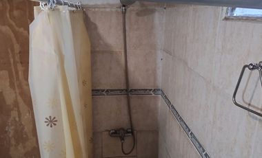 En Venta Casa Pequeña con Galpón