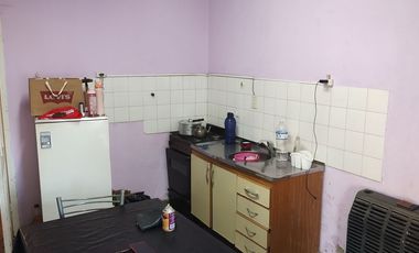 En Venta Casa Pequeña con Galpón