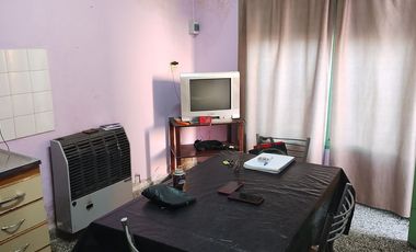 En Venta Casa Pequeña con Galpón