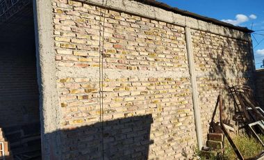 En Venta Casa Pequeña con Galpón