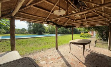 OPORTUNIDAD CASA QUINTA EN VENTA C/ TERRENO 1865M2