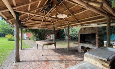 OPORTUNIDAD CASA QUINTA EN VENTA C/ TERRENO 1865M2