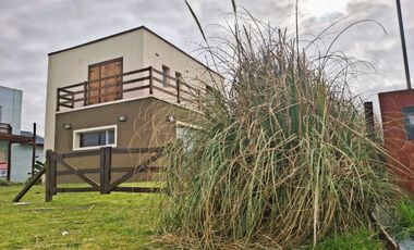 VENTA CASA 4 AMBIENTES  VISTA AL MAR -MAR DEL SUD