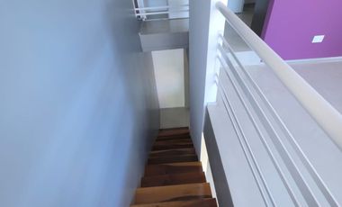 VENTA TRIPLEX. 3 AMB. COCH. QUINCHO. OLIVOS