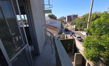 VENTA TRIPLEX. 3 AMB. COCH. QUINCHO. OLIVOS