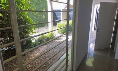 VENTA TRIPLEX. 3 AMB. COCH. QUINCHO. OLIVOS