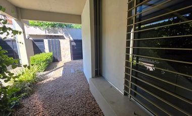 VENTA TRIPLEX. 3 AMB. COCH. QUINCHO. OLIVOS